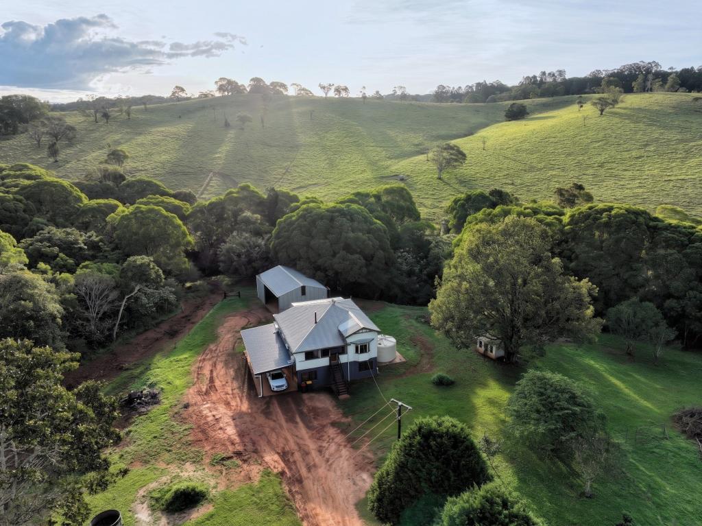 60 Brown Rd, Lake Eacham, QLD 4884