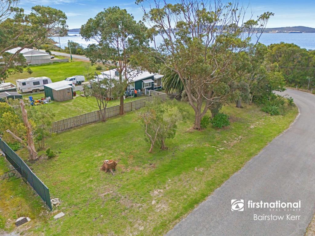 18 Harbour Esp, Little Grove, WA 6330