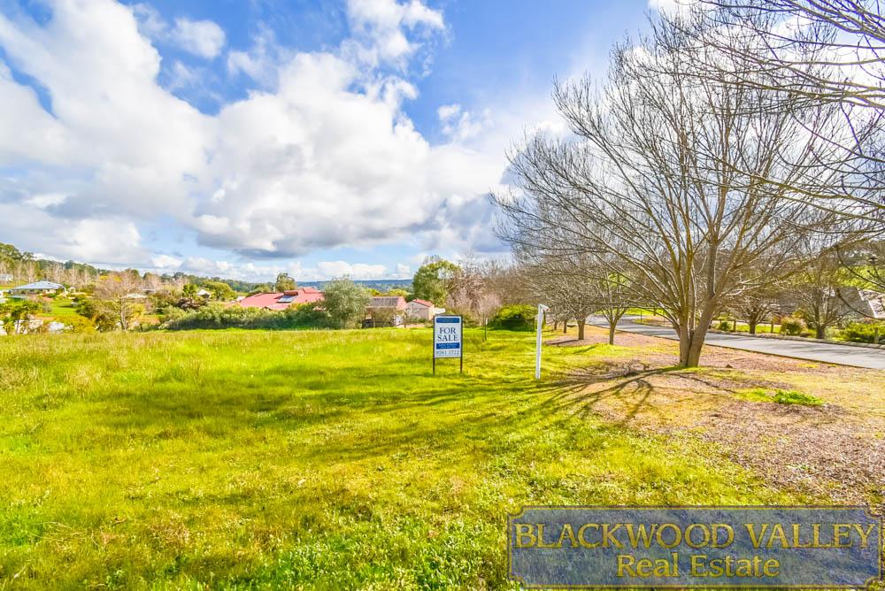 37 ROBINIA WAY, KANGAROO GULLY, WA 6255