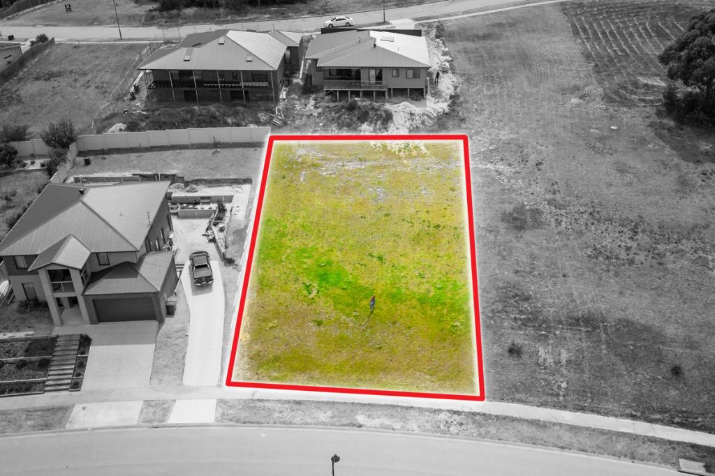 18 RIVIERA CT, LAKES ENTRANCE, VIC 3909