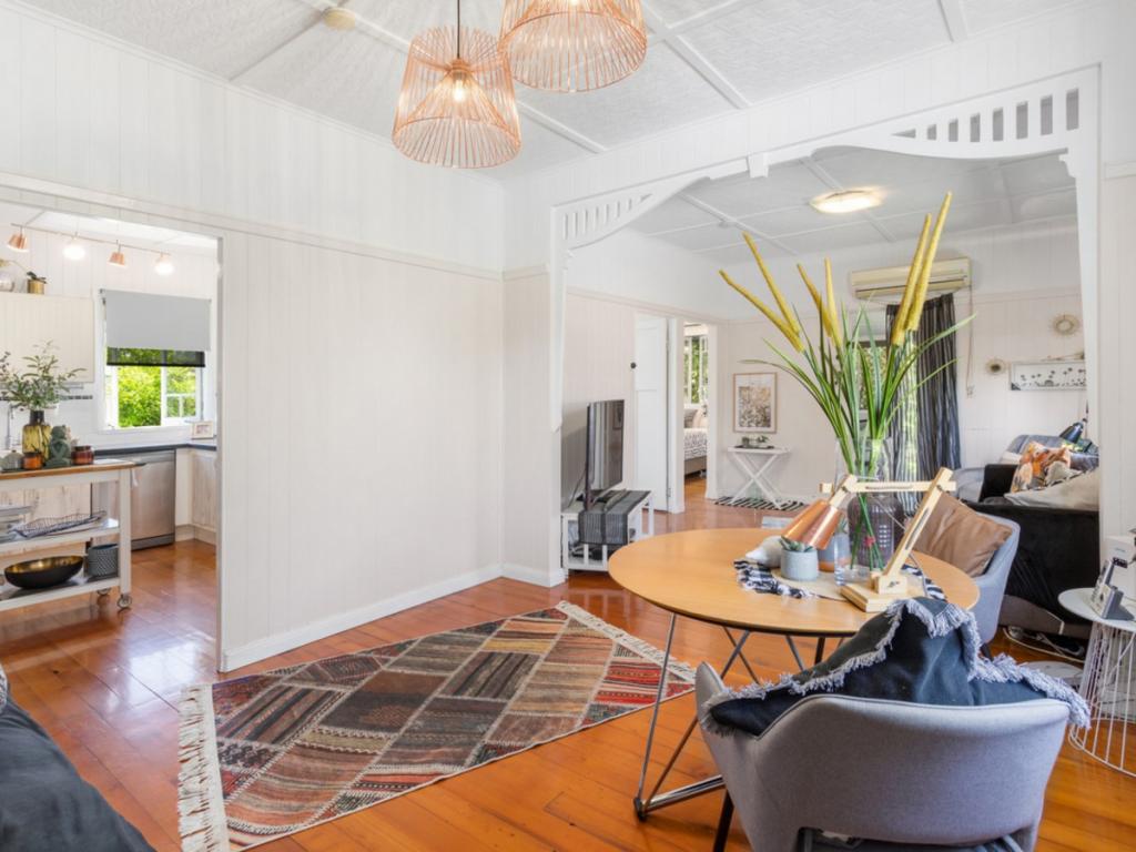 26 Blackstone Rd, Newtown, QLD 4305