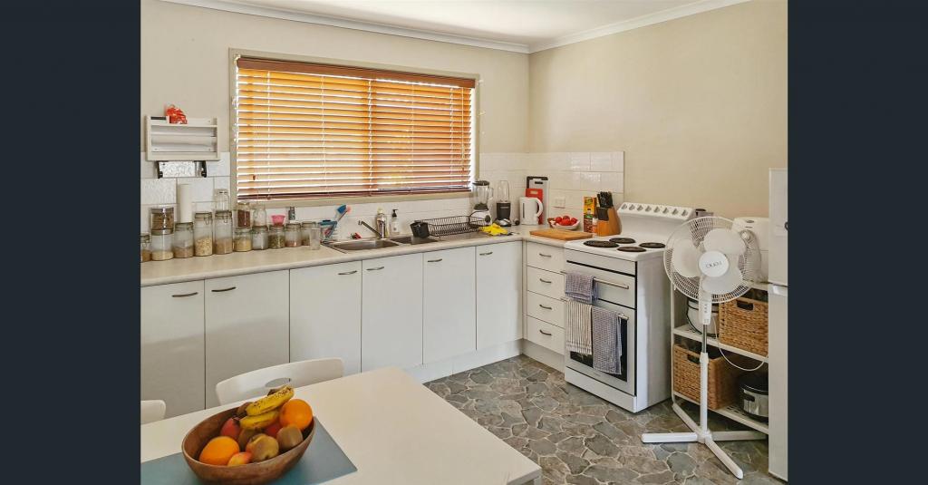 2/33 Boodera Rd, Palm Beach, QLD 4221
