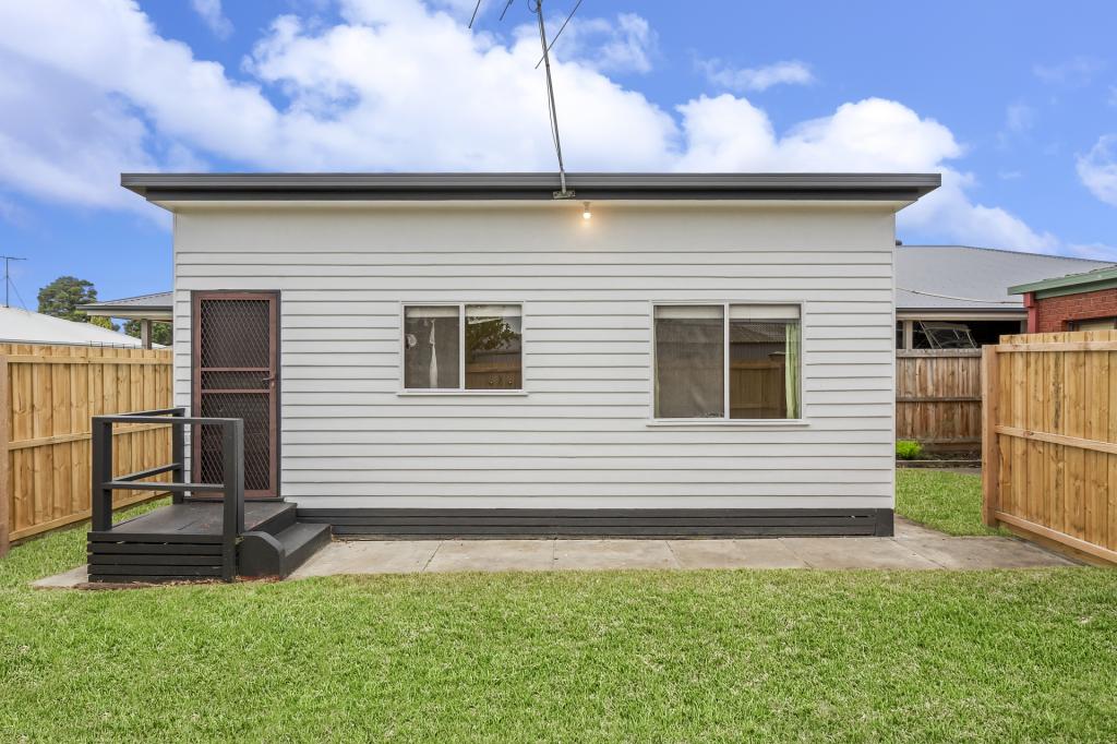 2/30 WILLOW CRES, BELL PARK, VIC 3215