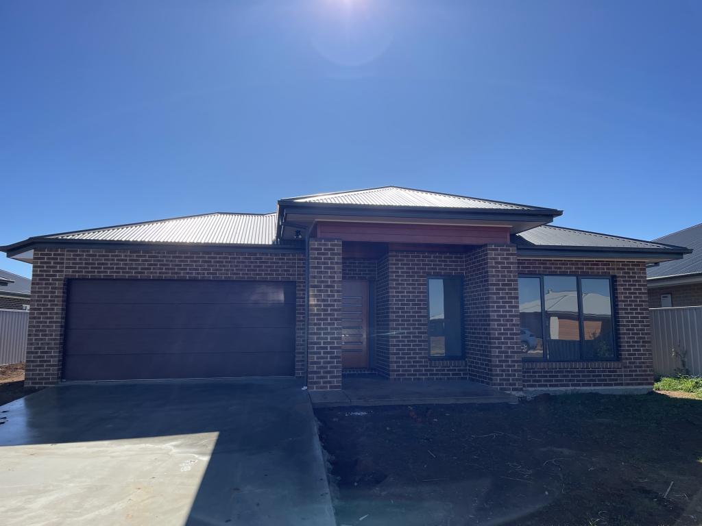 15 Piper Cct, Griffith, NSW 2680