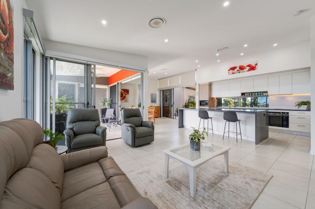 16 MACARANGA ST, MALENY, QLD 4552