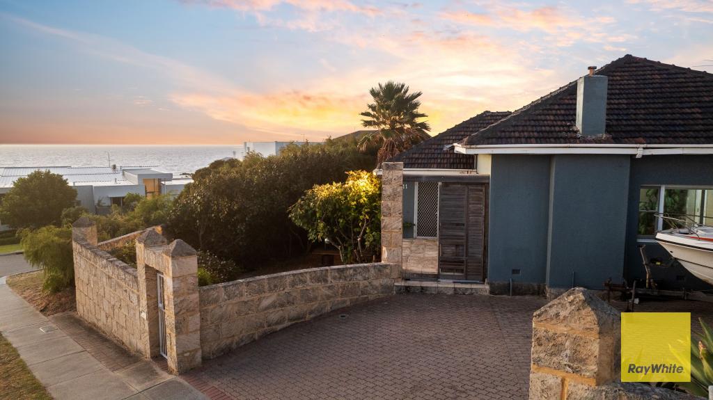 11 Kathleen St, Trigg, WA 6029