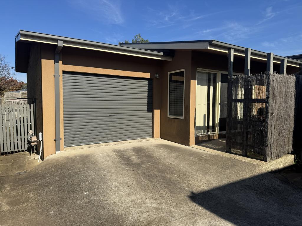 2/10 Matlock St, Herne Hill, VIC 3218