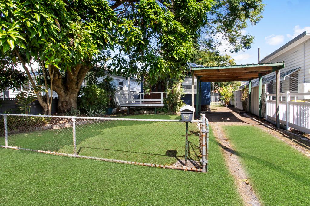10 Inglis St, Woody Point, QLD 4019