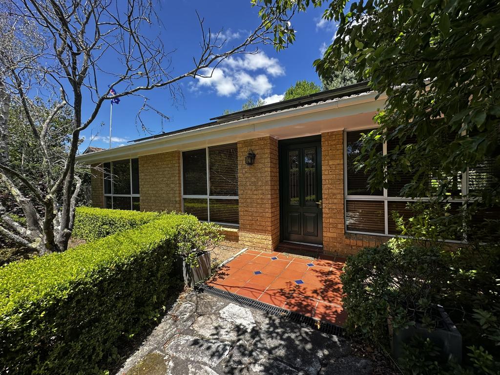 27 Braeside Dr, Bowral, NSW 2576