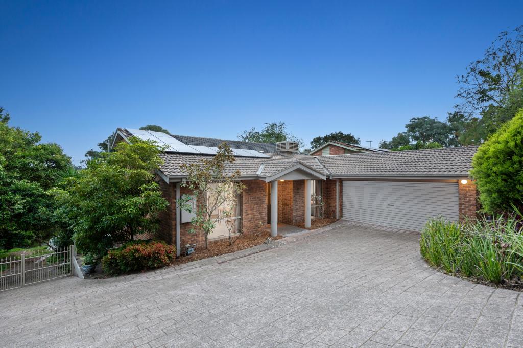 33 Maroong Dr, Research, VIC 3095