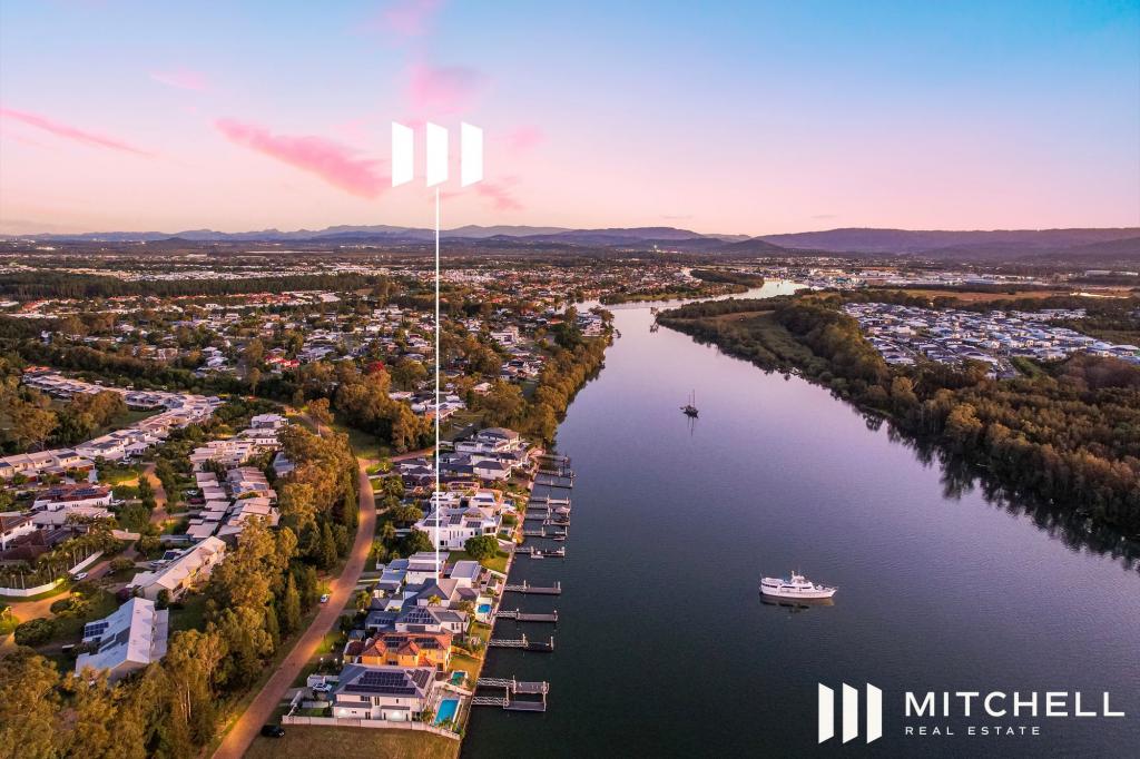 5256 MARINE DR N, HOPE ISLAND, QLD 4212