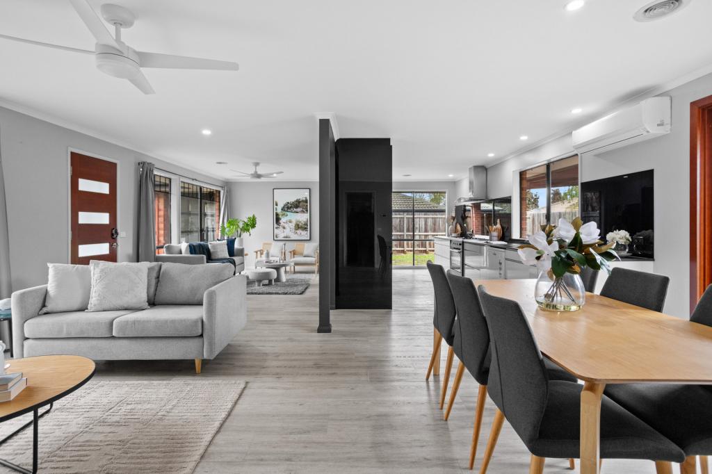 11 Bluegrass Walk, Frankston, VIC 3199