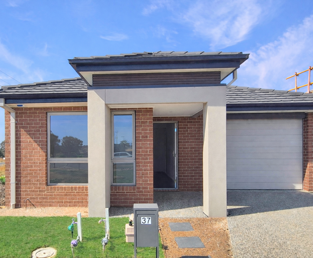 37 Buttercup Cres, Armstrong Creek, VIC 3217