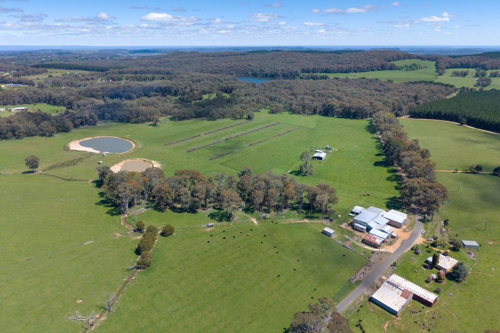 218 HURDLE FLAT RD, BEECHWORTH, VIC 3747