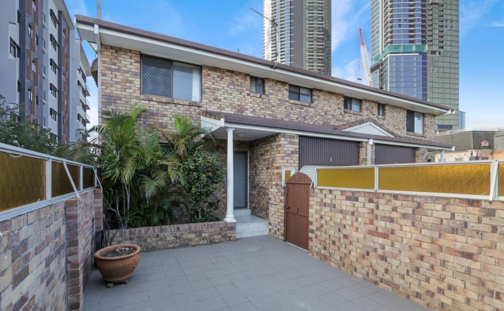 1/5-7 Hooker Bvd, Broadbeach Waters, QLD 4218