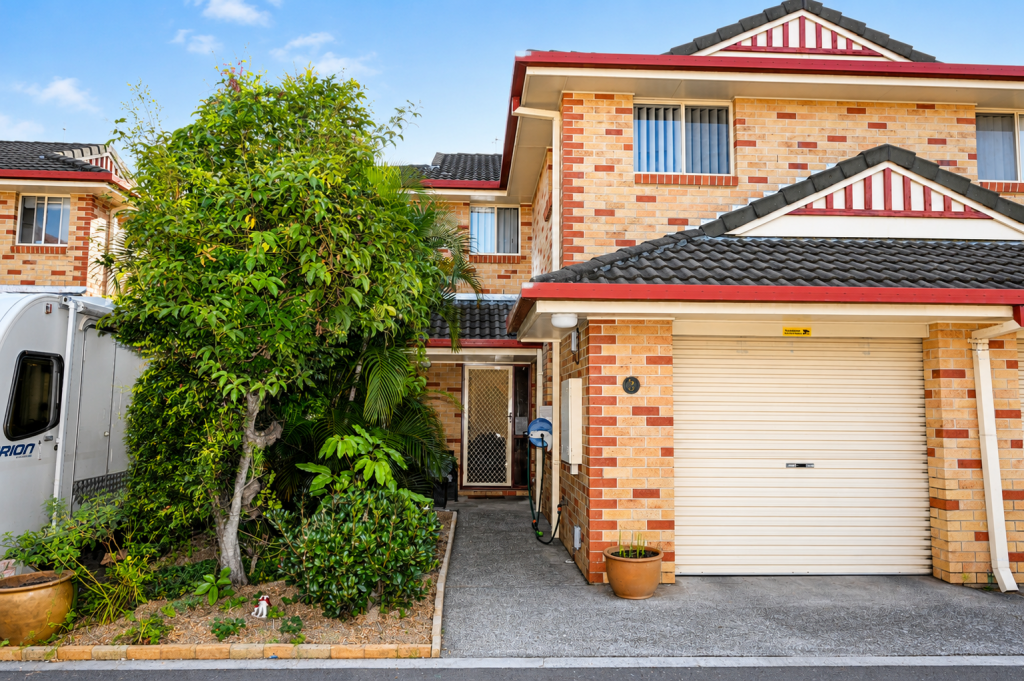 8/2 Brown St, Labrador, QLD 4215
