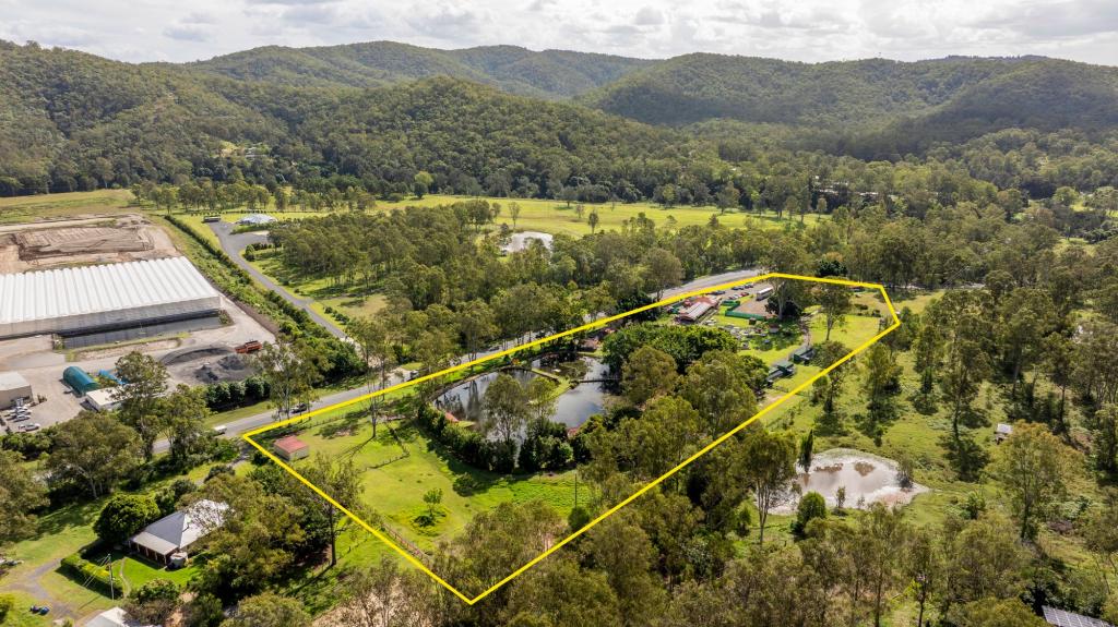 2 Halls Rd, Luscombe, QLD 4207