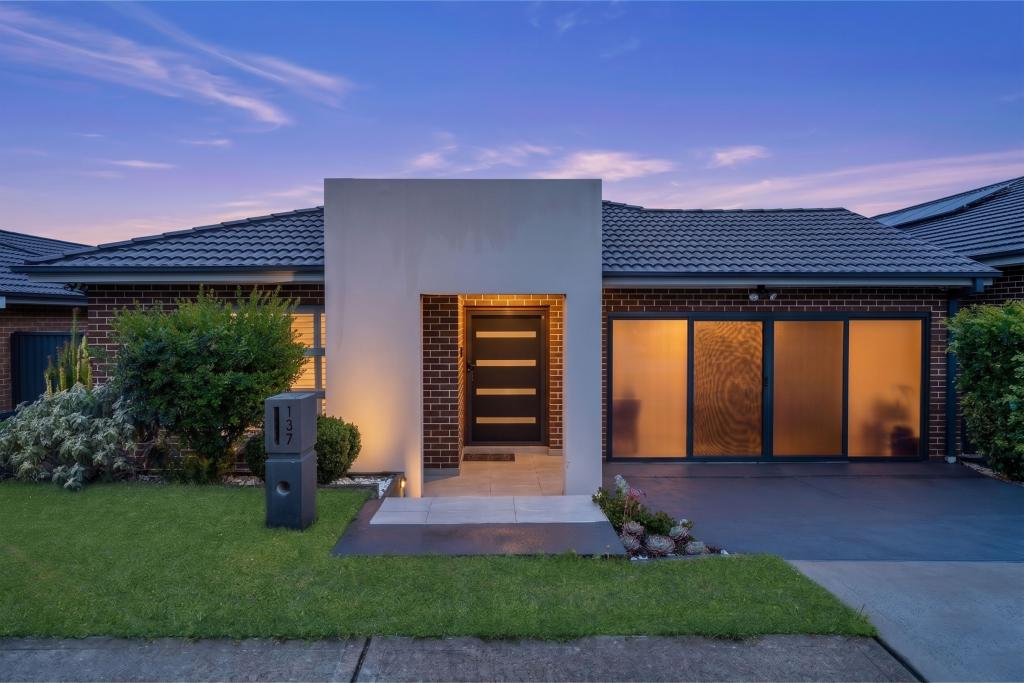 137 Flynn Ave, Middleton Grange, NSW 2171