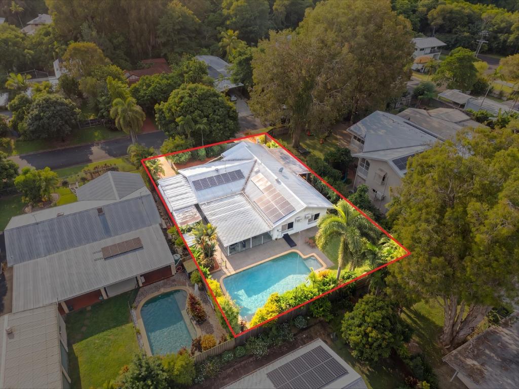 9 Gerbera St, Holloways Beach, QLD 4878