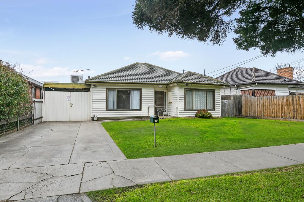 7 Lloyd Ave, Reservoir, VIC 3073