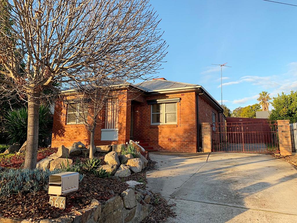566 Schubach St, East Albury, NSW 2640