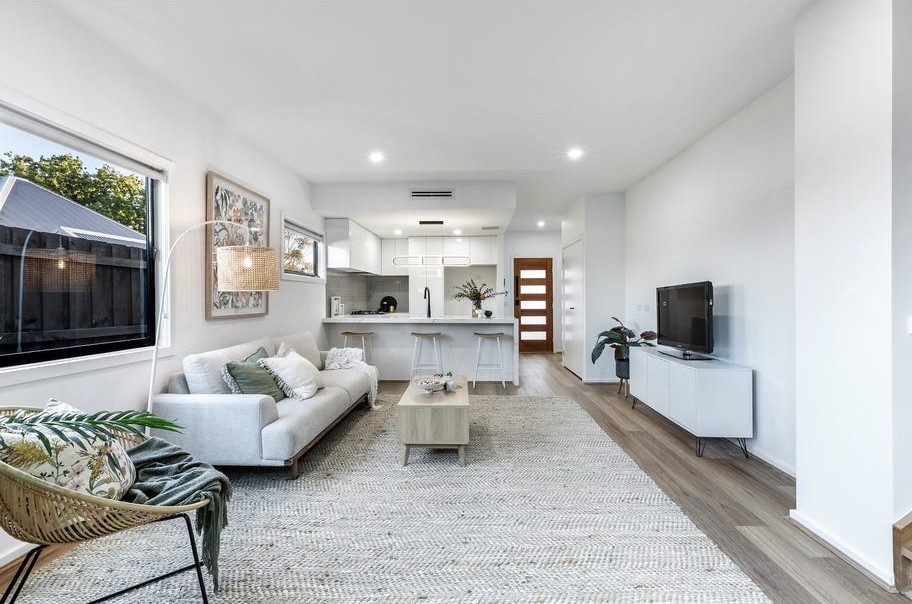 2/17 JUNIPER CRES, THOMASTOWN, VIC 3074