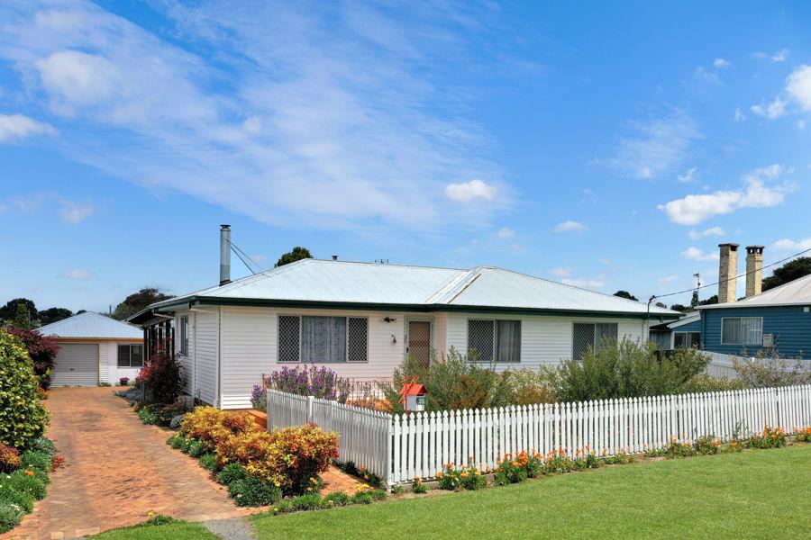 35 Railway St, Tenterfield, NSW 2372