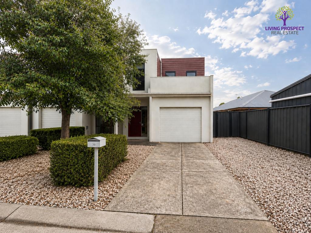33/39 Astley Cres, Point Cook, VIC 3030