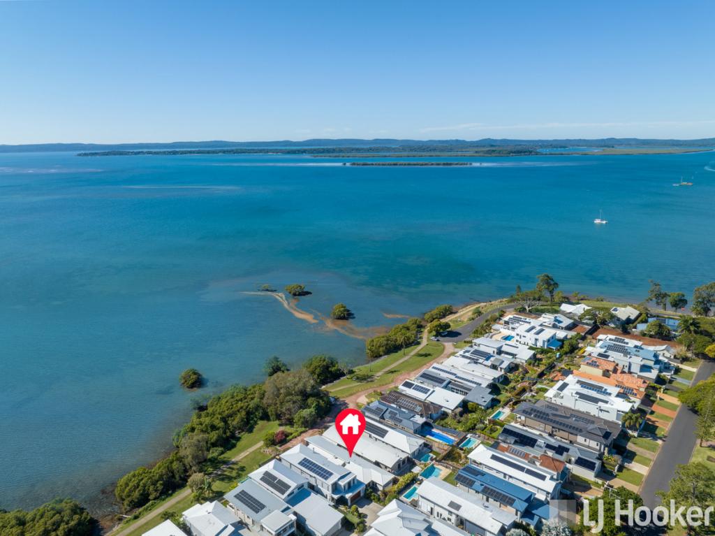 11 Esplanade, Redland Bay, QLD 4165