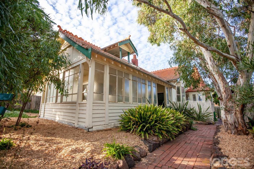 32 Holyrood St, Hampton, VIC 3188