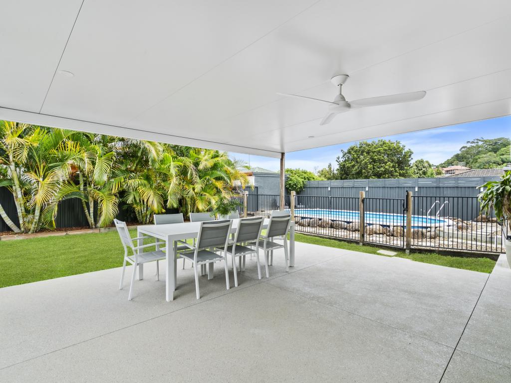 16 Mariners Cres, Banora Point, NSW 2486