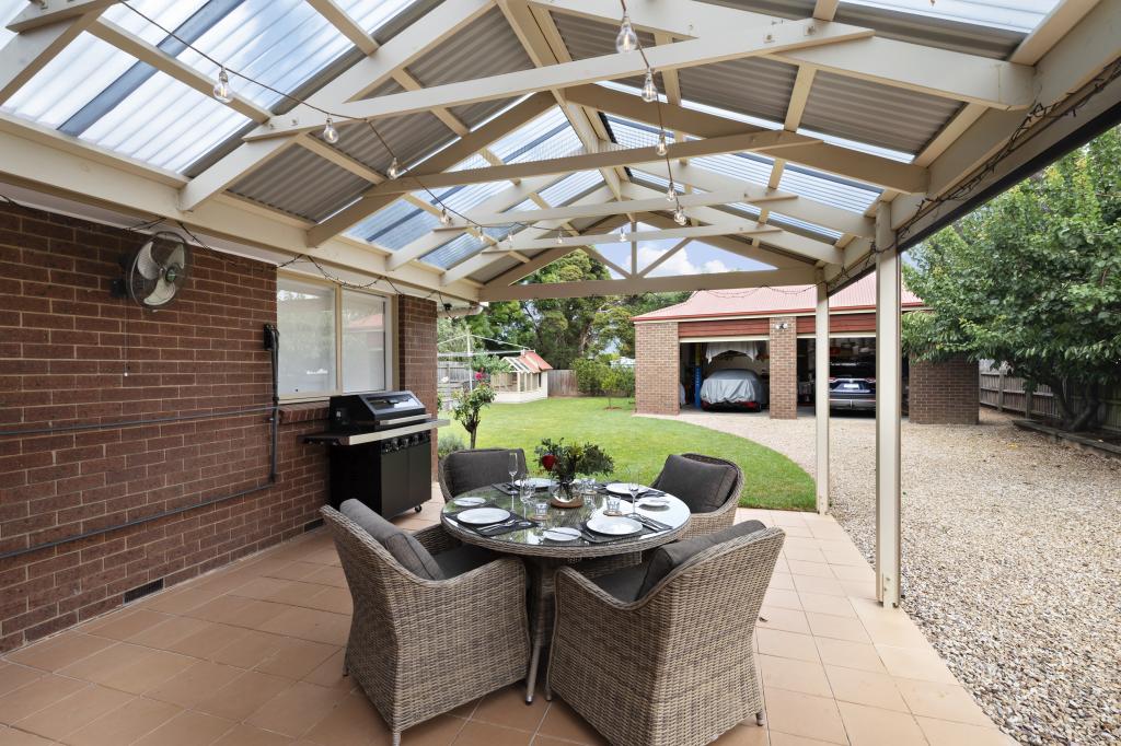 1 CORHANWARRABUL CL, ROWVILLE, VIC 3178