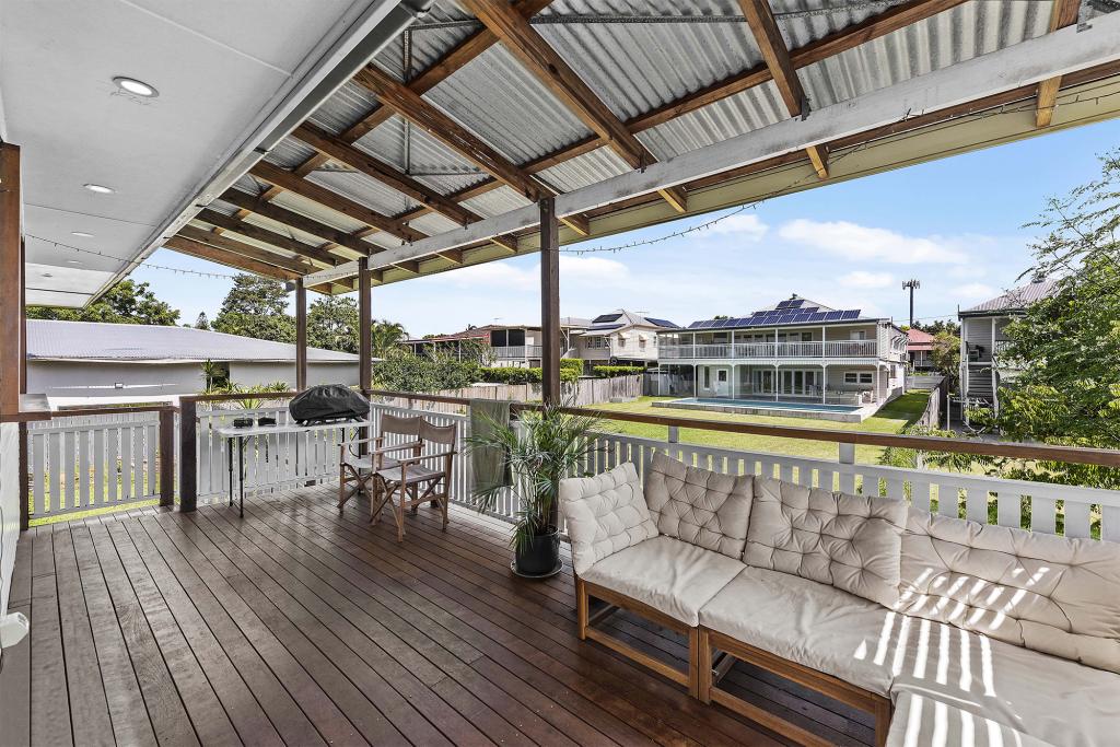 11 Almora St, Wooloowin, QLD 4030