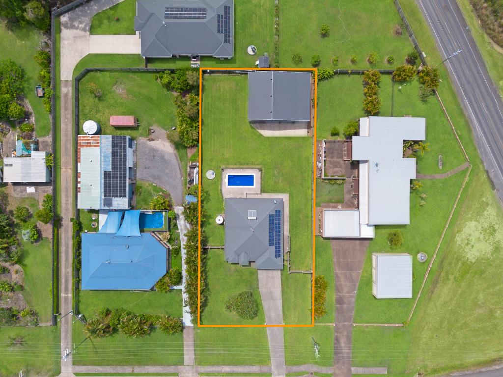 2 Walkers Rd, Urangan, QLD 4655