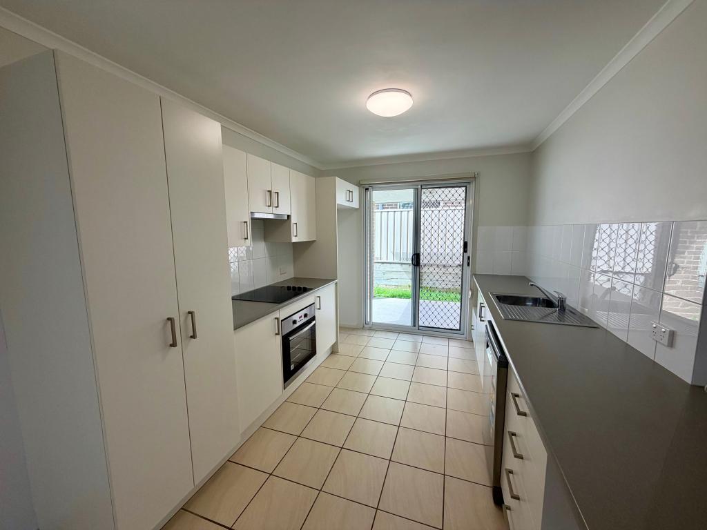 8 Flannelflower Avenue, West Nowra, NSW 2541