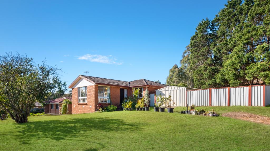 16 Larapinta Cres, St Helens Park, NSW 2560