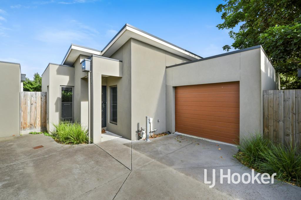 4/10 Snodgrass St, Pakenham, VIC 3810