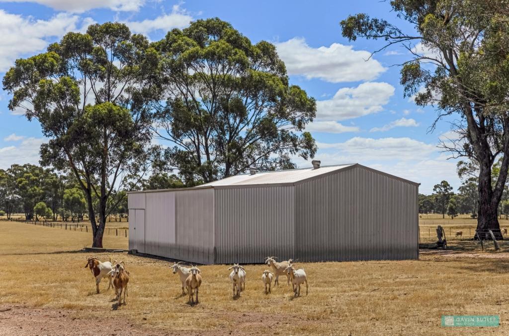 5b Scotts Rd, Neilborough, VIC 3570
