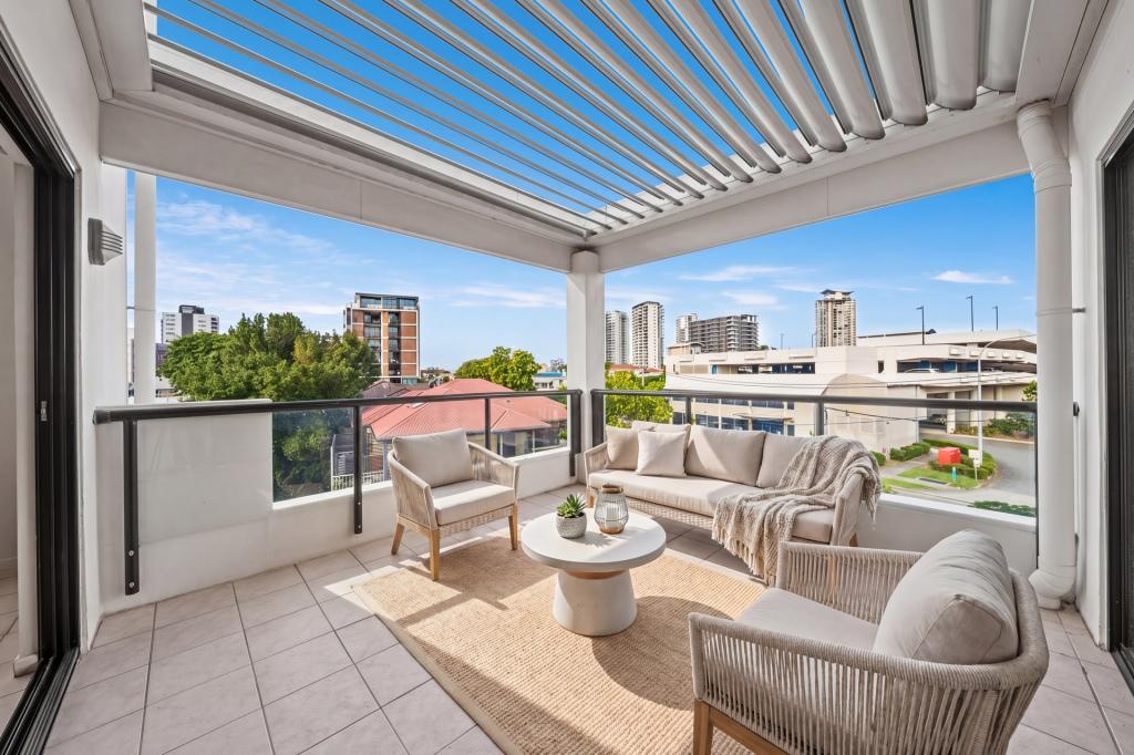 18/31-33 RAILWAY ST, SOUTHPORT, QLD 4215