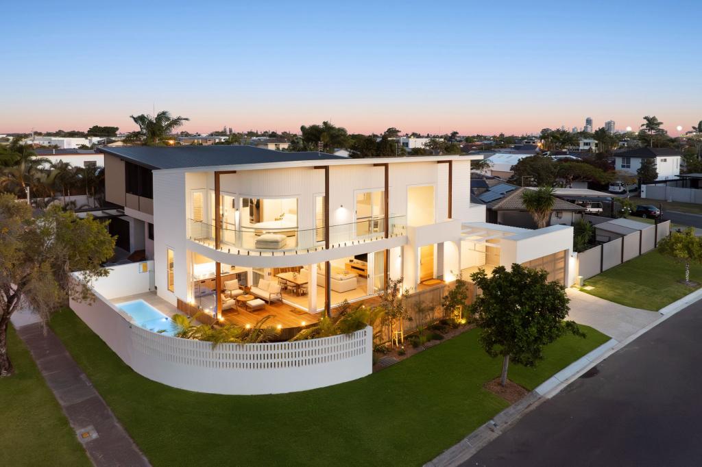 33 Karema Cres, Runaway Bay, QLD 4216