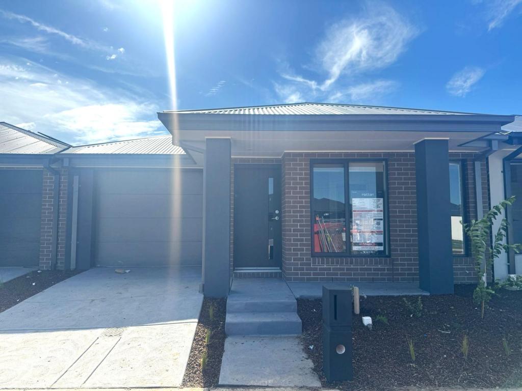 30 Vondel Way, Clyde North, VIC 3978