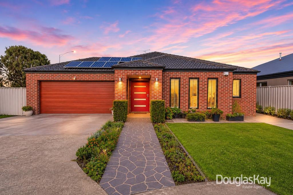 11 CARISBROOK CT, TAYLORS HILL, VIC 3037
