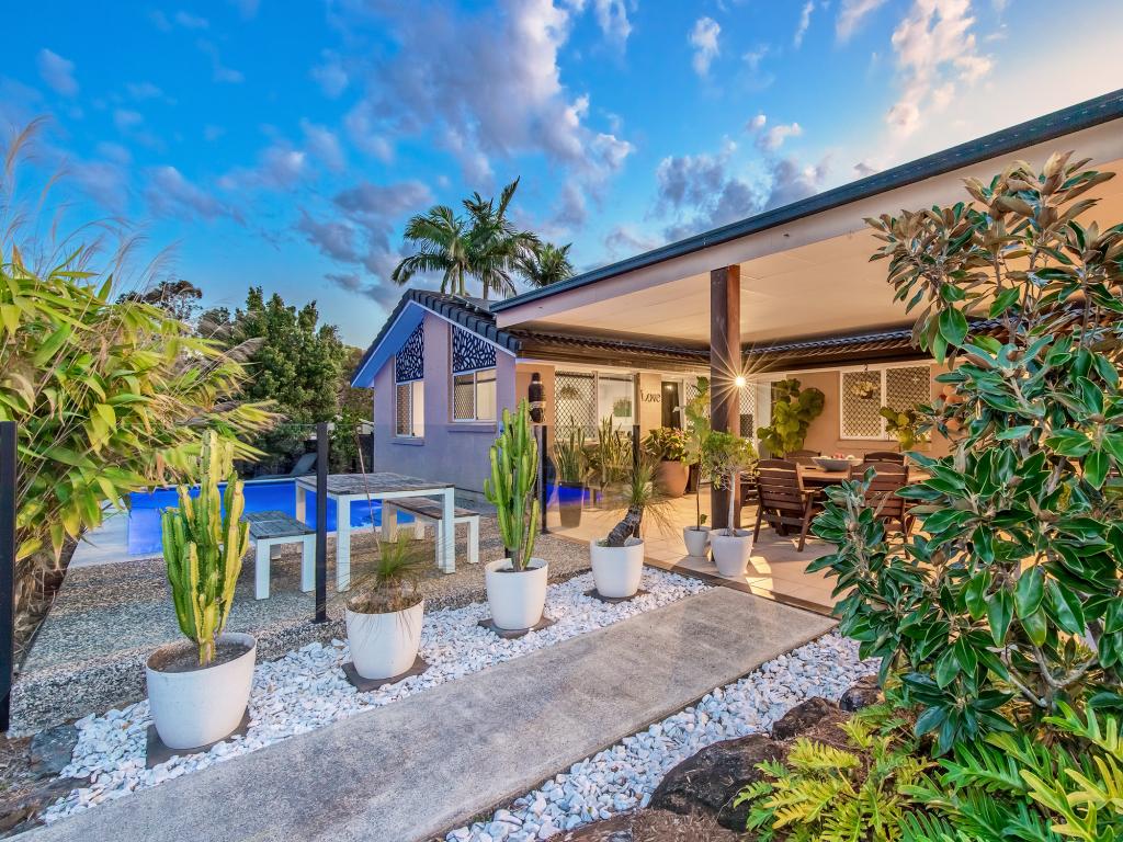 2 Leafy Cl, Burleigh Waters, QLD 4220