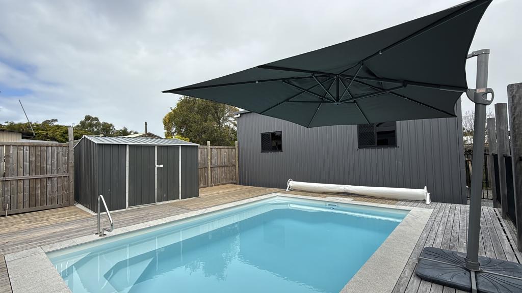 102 Limpus St, Urangan, QLD 4655