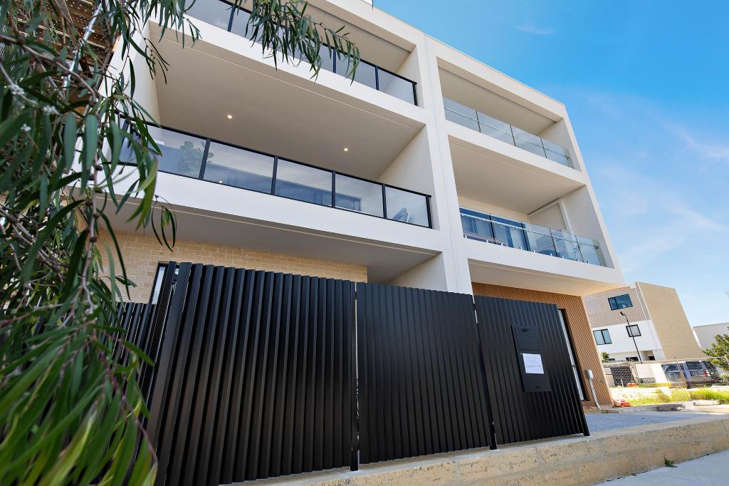 102 Reinforcement Pde, North Coogee, WA 6163