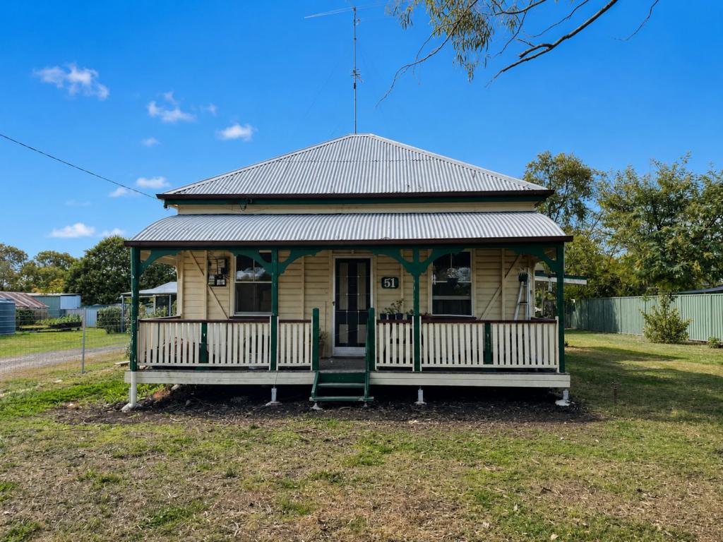 51 Hadley St, Pittsworth, QLD 4356