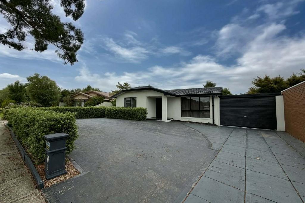 8 Angourie Cres, Taylors Lakes, VIC 3038