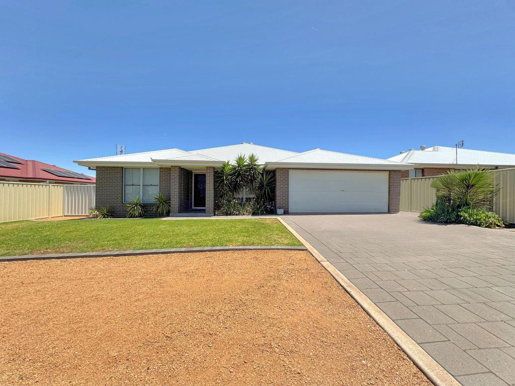 4 Hindmarsh Esp, Dubbo, NSW 2830