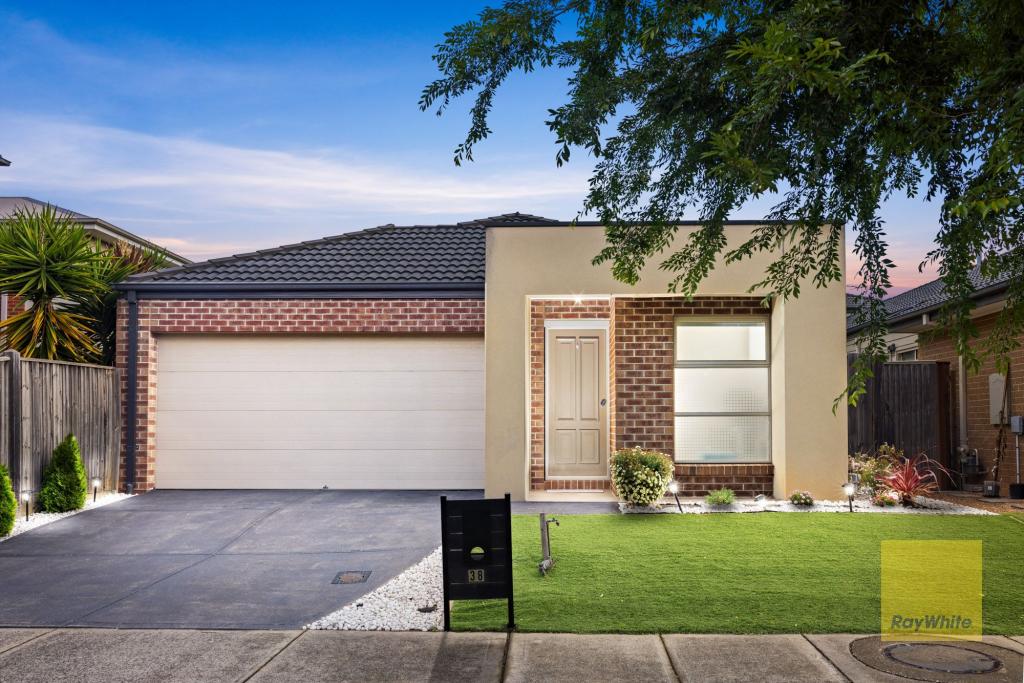38 DINGO ST, POINT COOK, VIC 3030