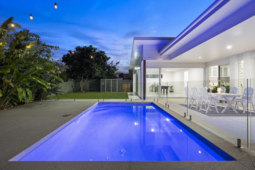 4 Kingfisher Cres, Burleigh Waters, QLD 4220